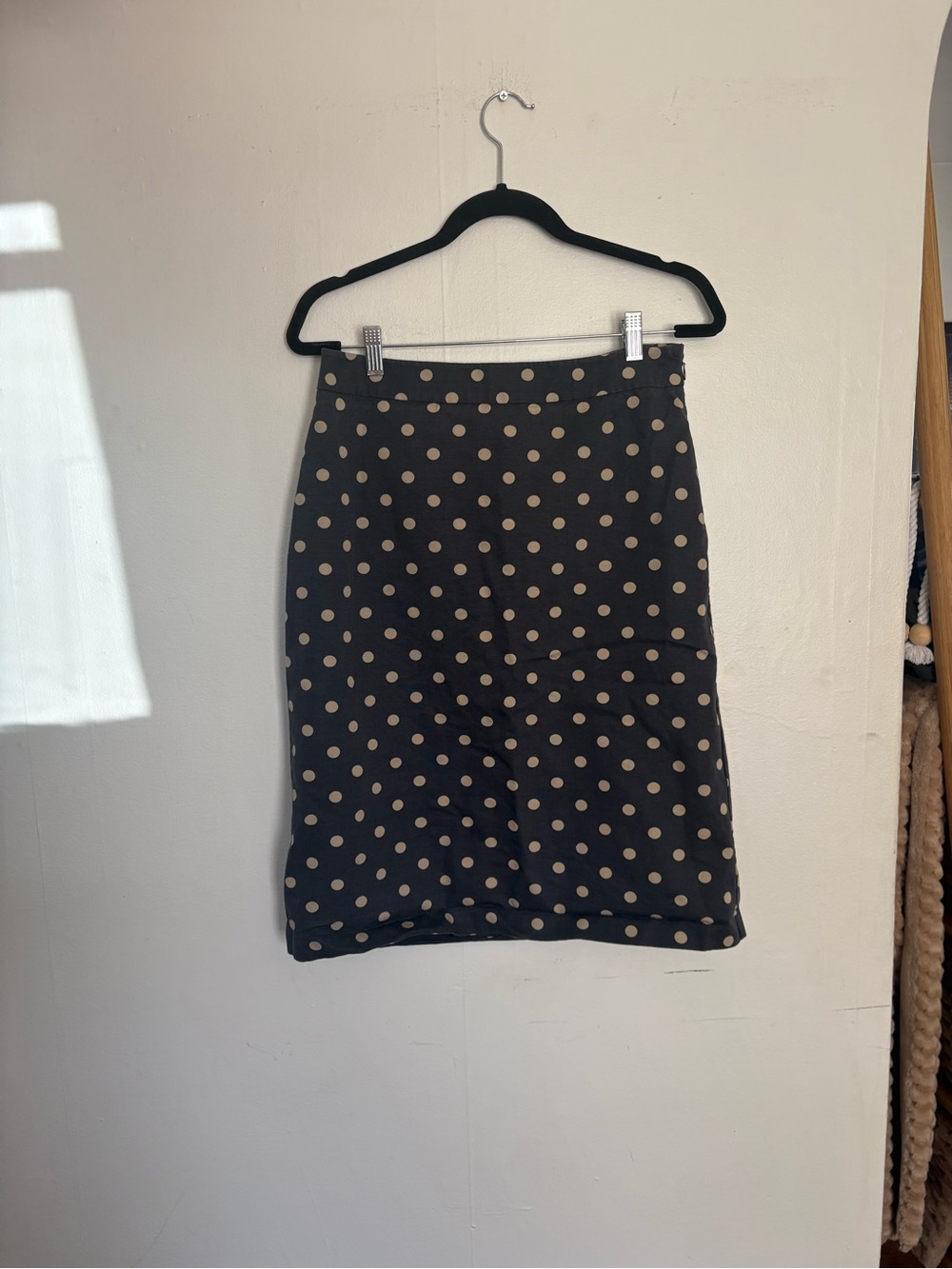 Boden Lined Polka Dot Pencil Skirt - Gray With Beige Dots - Size 6 Long